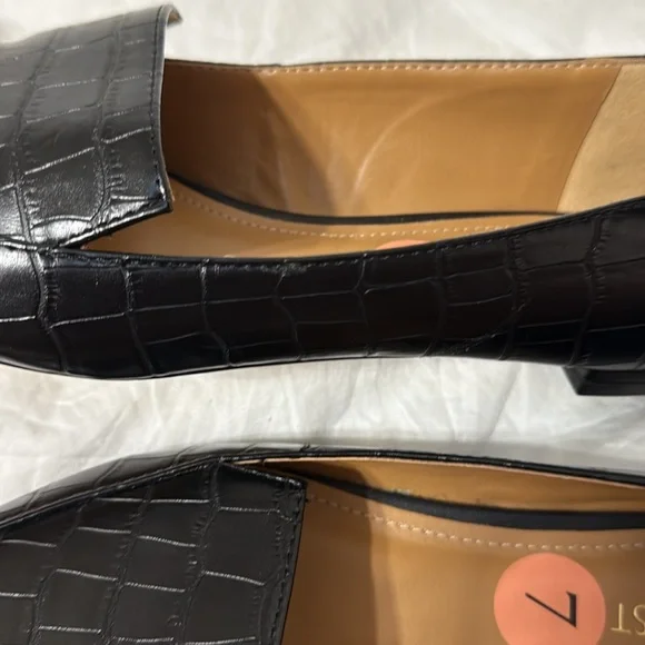 Women’s Nine West Black Faux Alligator Leather Loafer flats. Size 7. - Picture 9 of 11